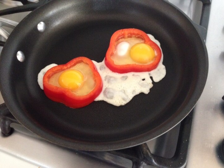 Eggs in pepper cooking