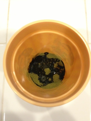 Vinegar on green powder Vinegar on green powder