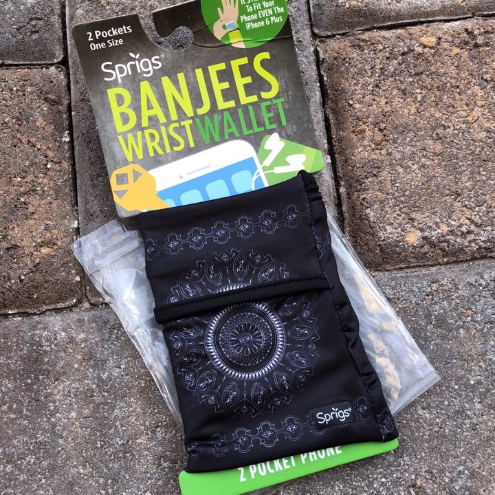 Banjees wrist wallet from RunRunBox
