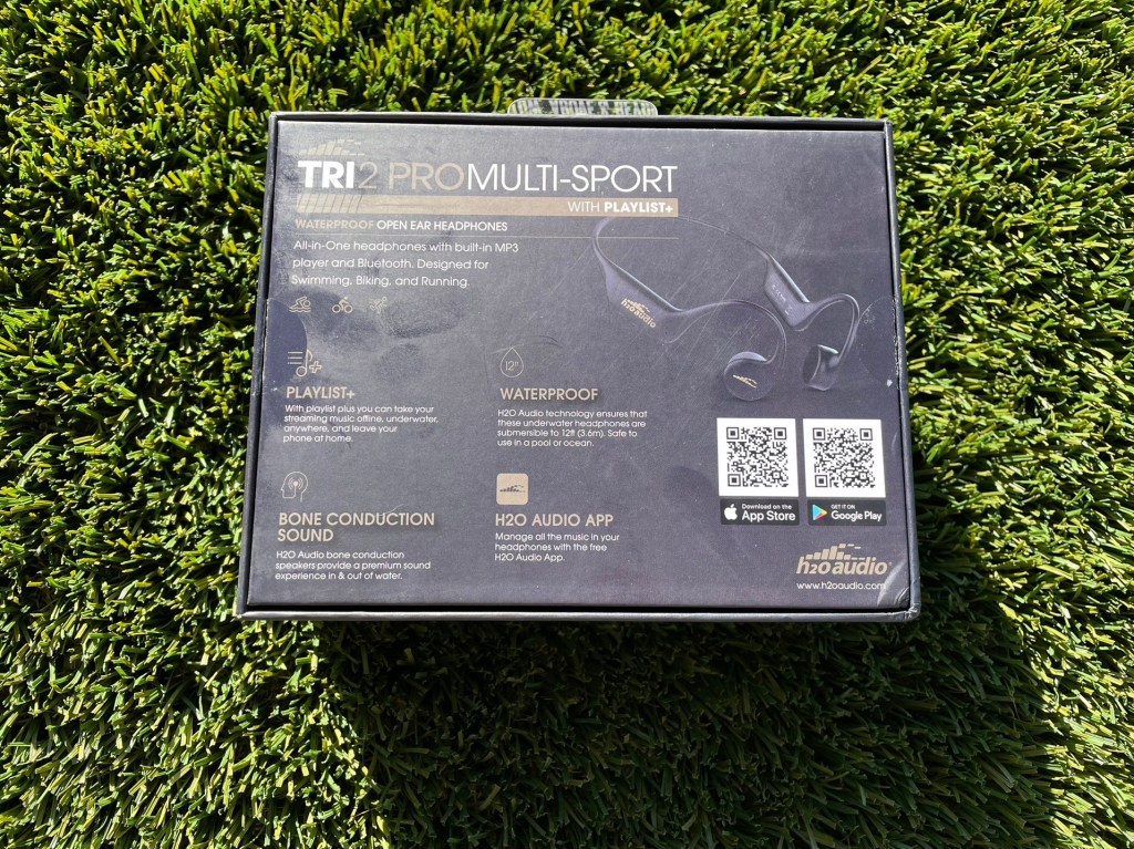 Back of the Tri2 Waterproof headphones box