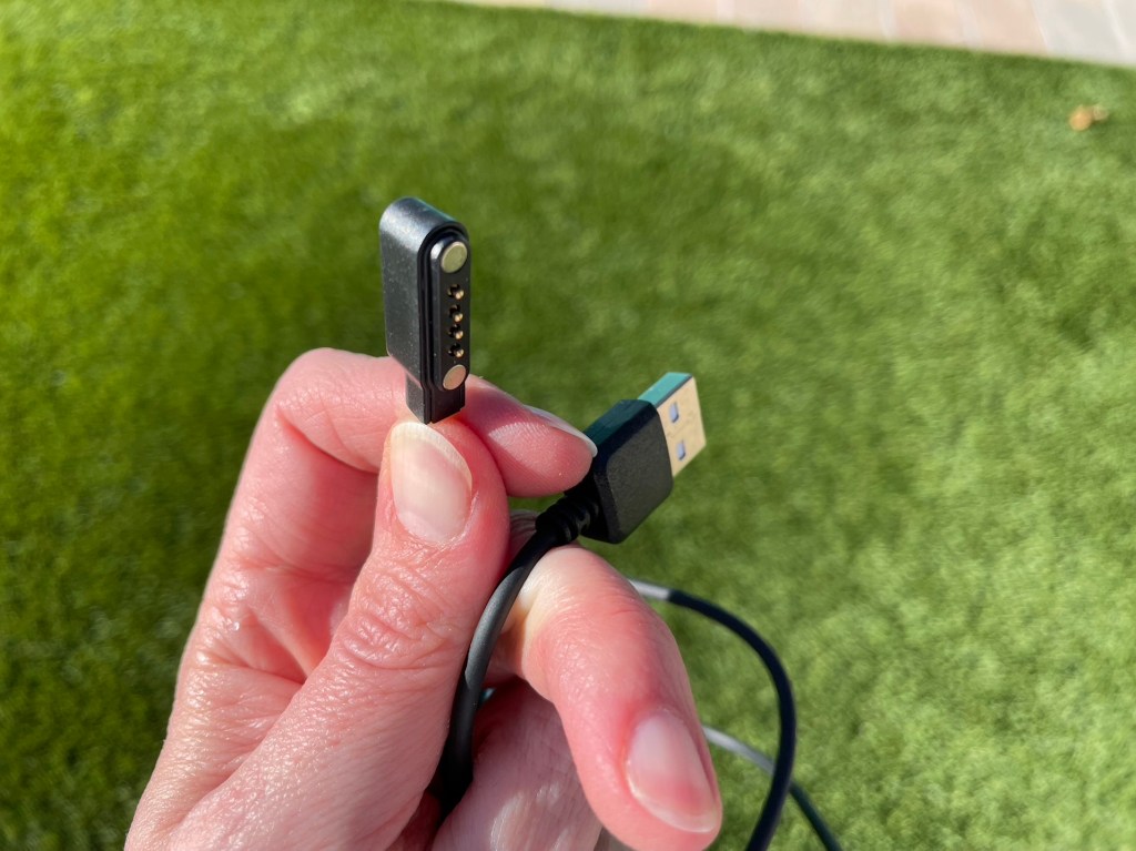 H2Oaudio Tri2 headphones charging cable connection